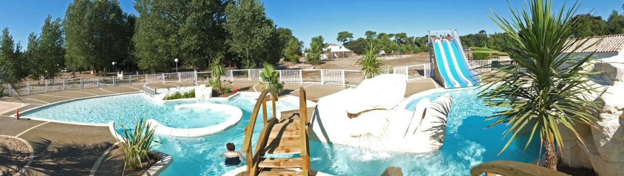 Domaine Du Collet**** Hotel Villeneuve-en-Retz Buitenkant foto